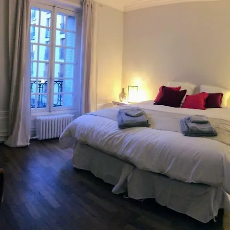 Historic And Charming House In Villa Versailles